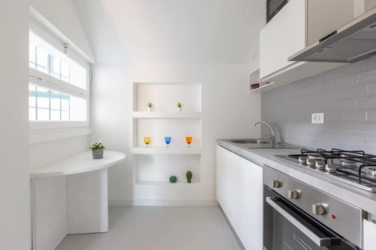 Italstay - Disciplini Apartment -10 Min Dal Duomo Milan