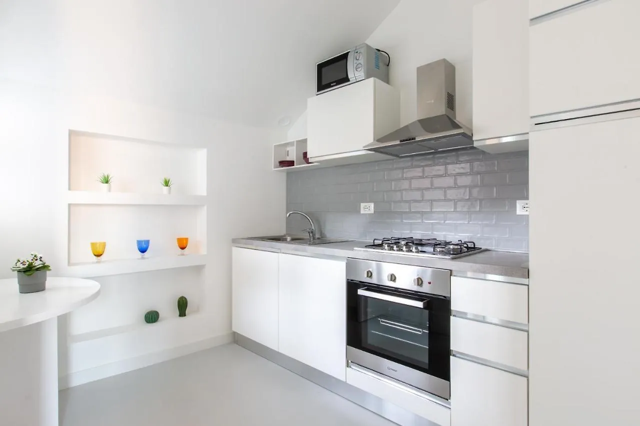 Italstay - Disciplini Apartment -10 Min Dal Duomo Milan Italy