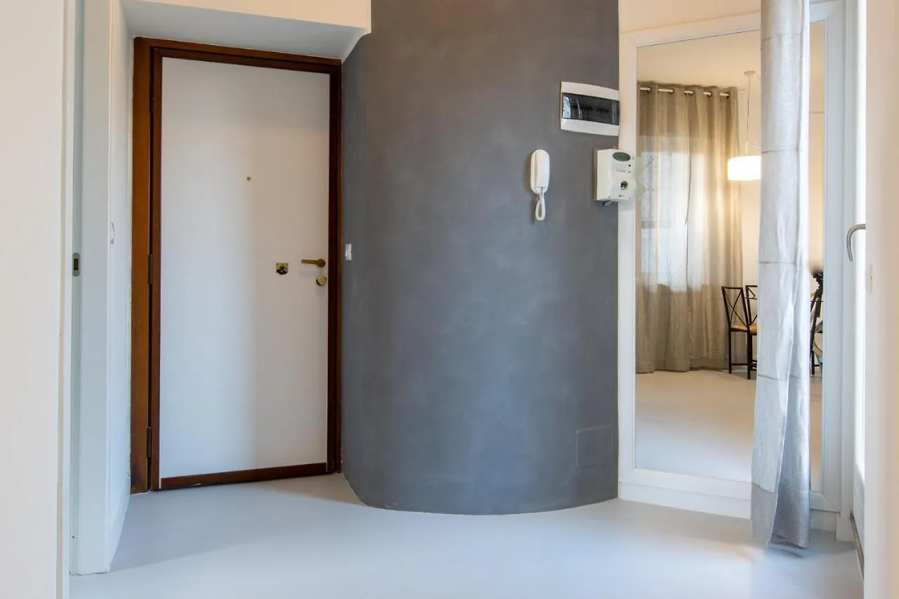 Italstay - Disciplini Apartment -10 Min Dal Duomo Milan 0*,  Italy
