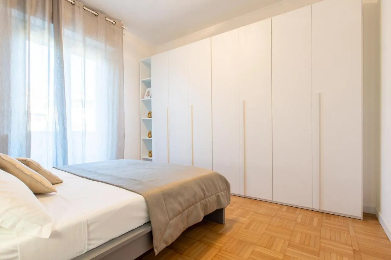 Italstay - Disciplini Apartment -10 Min Dal Duomo Milan