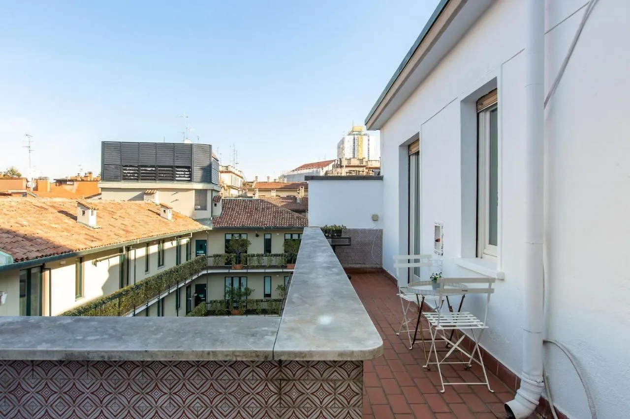 Italstay - Disciplini Apartment -10 Min Dal Duomo Milan Italy