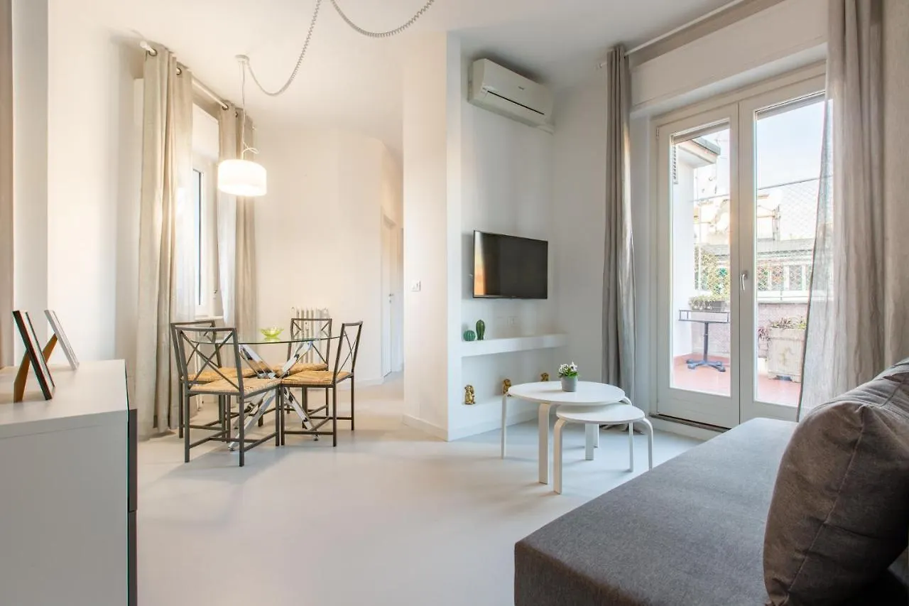 Italstay - Disciplini Apartment -10 Min Dal Duomo Milan